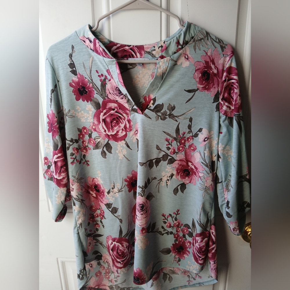 White Birch Floral V-Neck Top Pink Rose Print Light Blue 3/4 Sleeve Size S